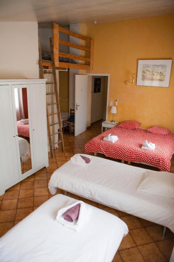 Auberge De La Vallee Saint-Jean-de-Bueges Bagian luar foto