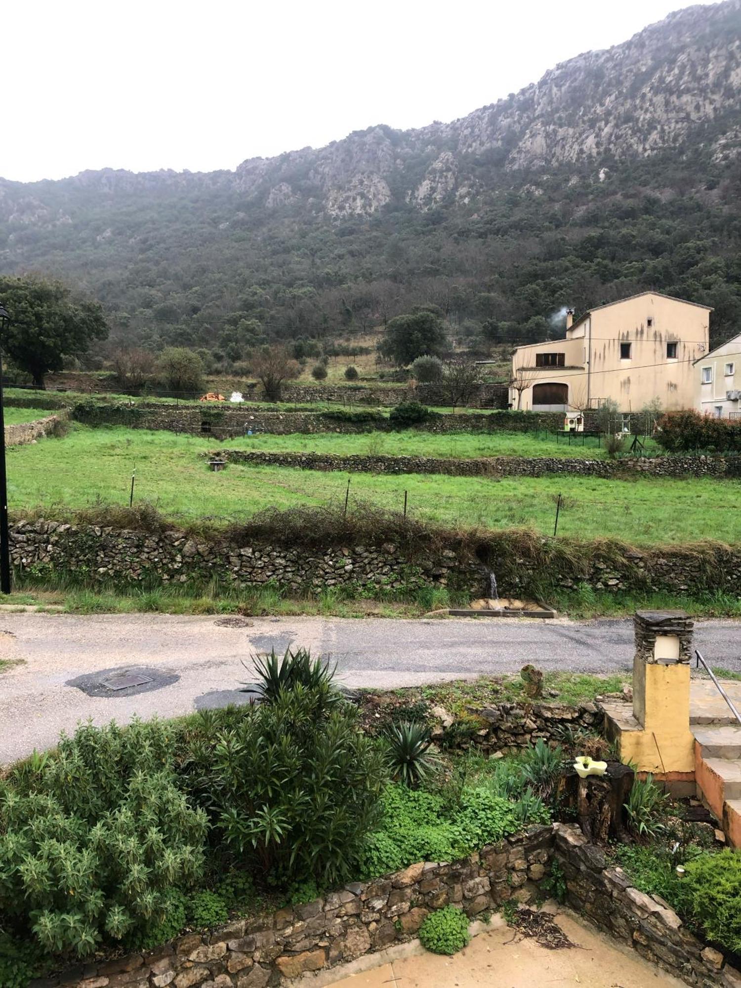 Auberge De La Vallee Saint-Jean-de-Bueges Bagian luar foto